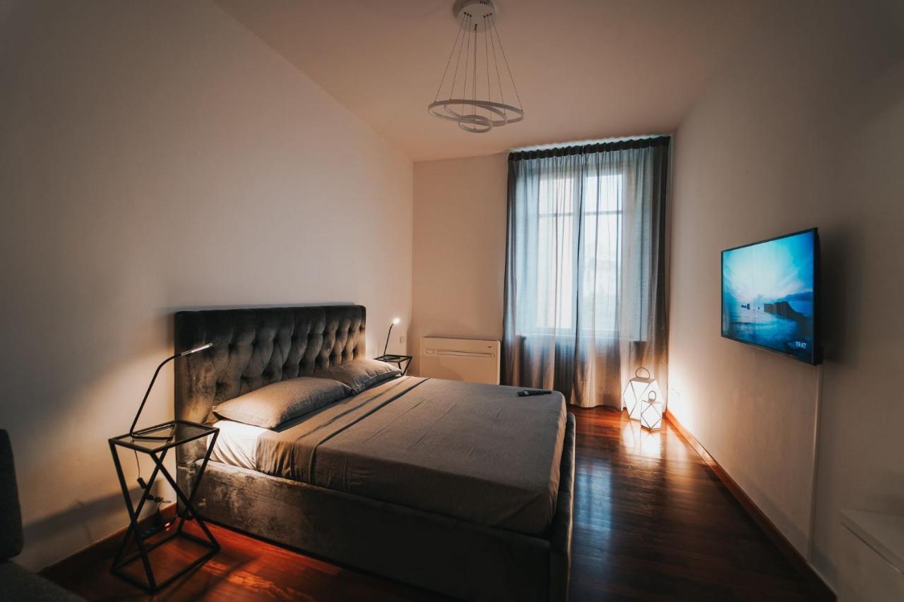 Appartamento Esclusivo Fronte Lago, In Centro A Como Con Garage Zewnętrze zdjęcie