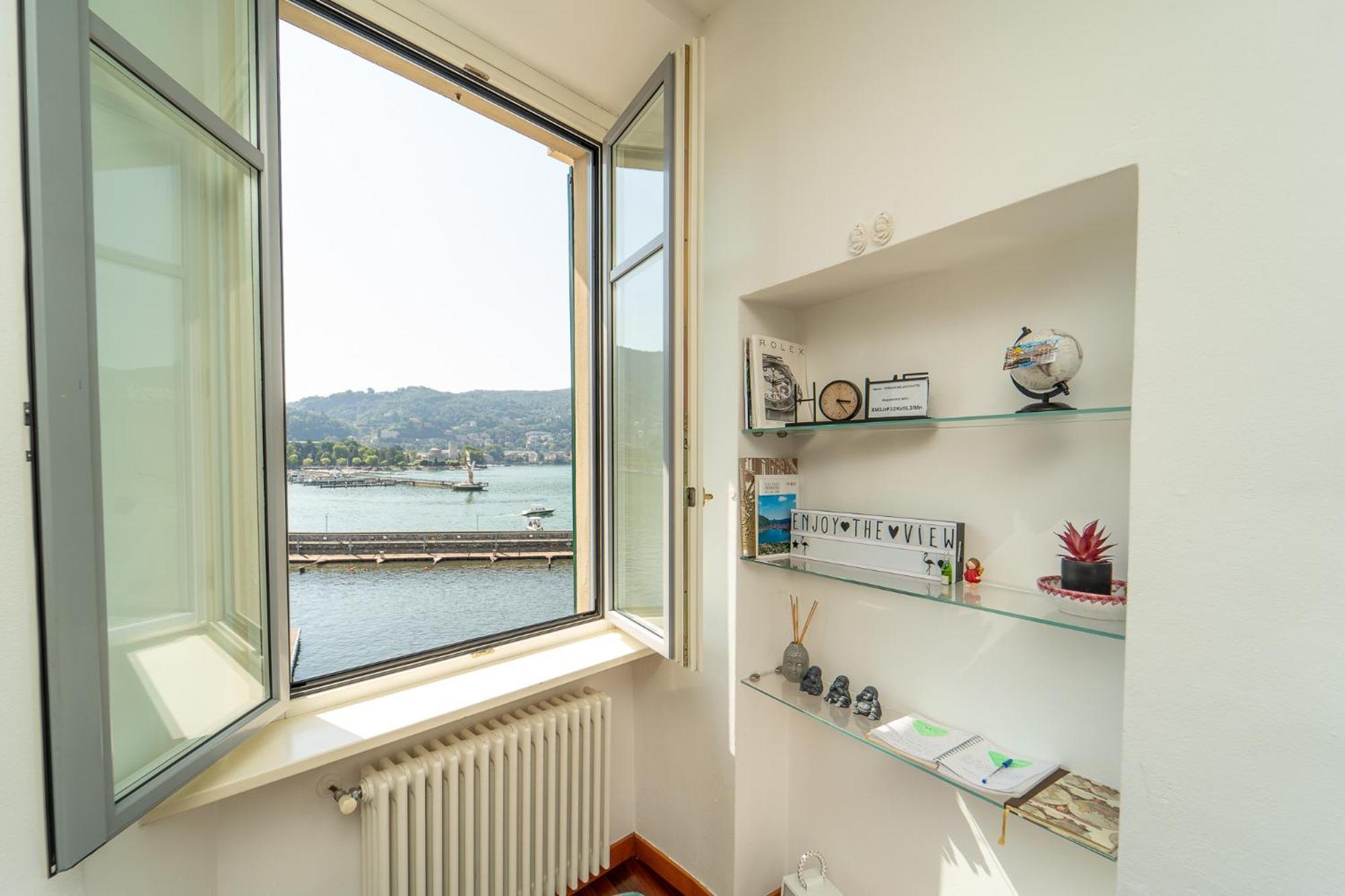 Appartamento Esclusivo Fronte Lago, In Centro A Como Con Garage Zewnętrze zdjęcie