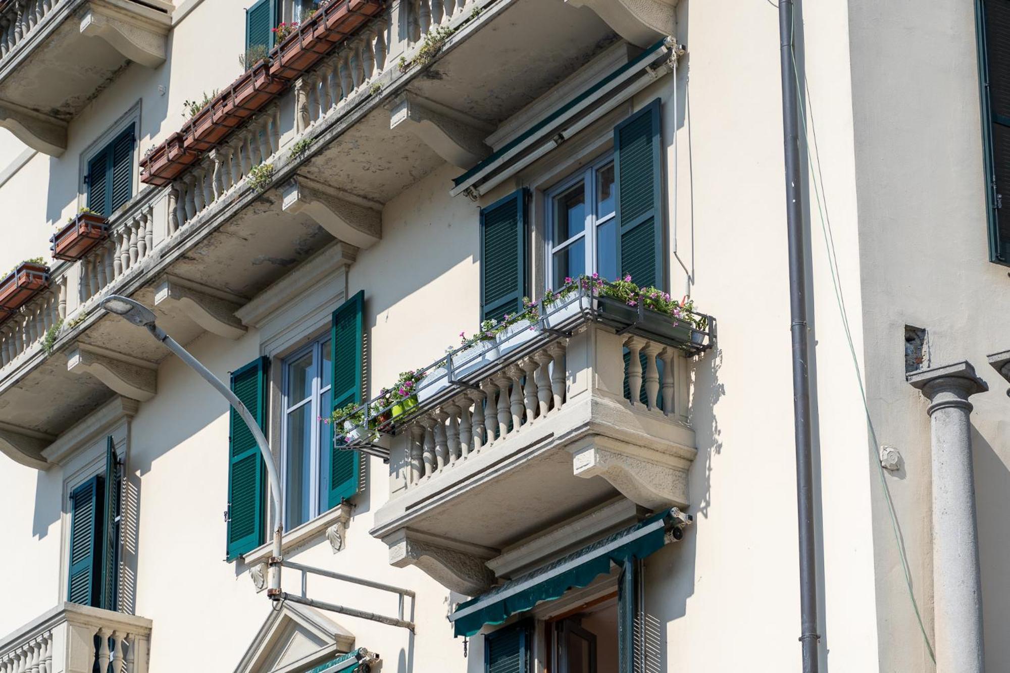 Appartamento Esclusivo Fronte Lago, In Centro A Como Con Garage Zewnętrze zdjęcie