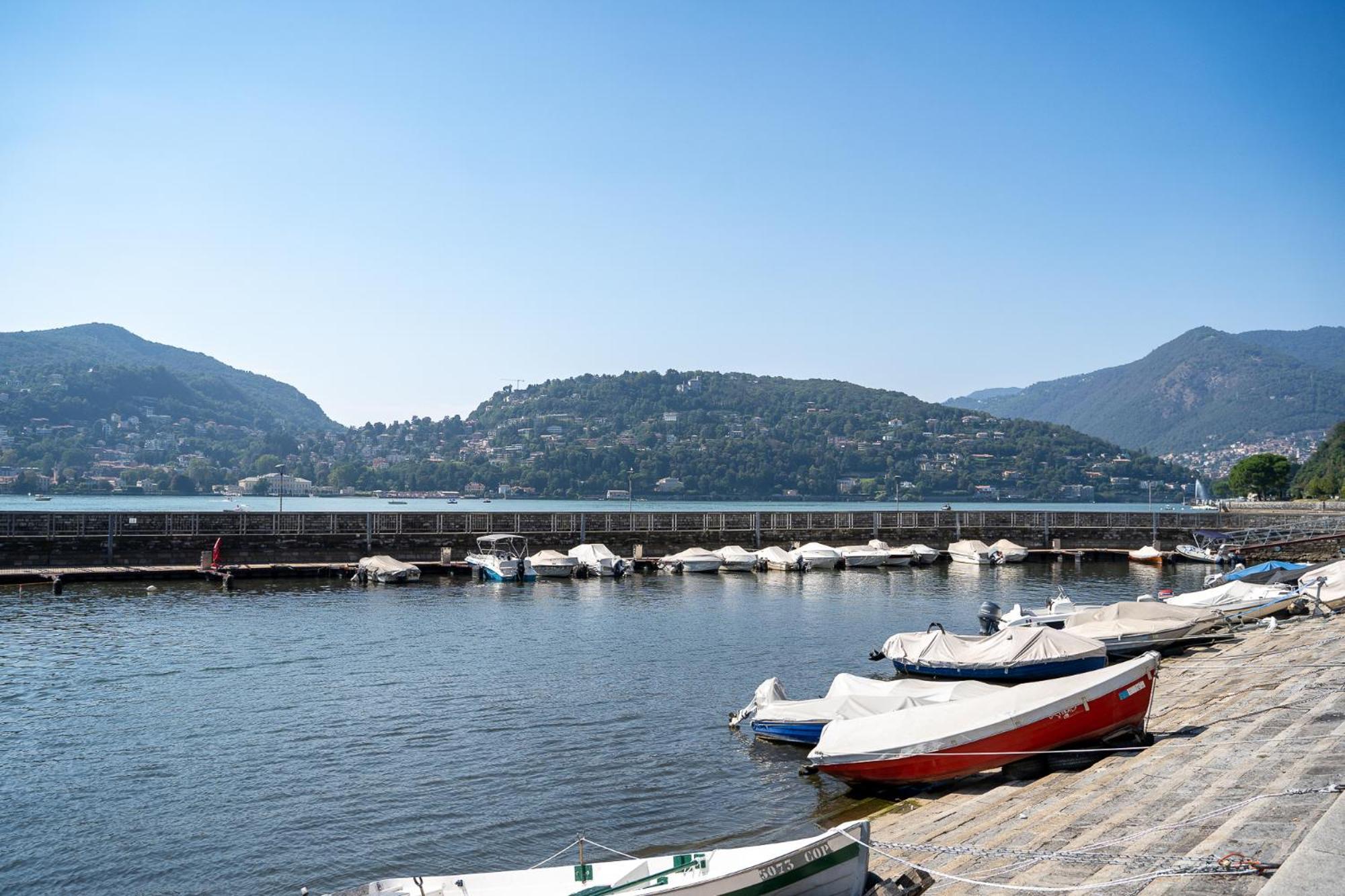 Appartamento Esclusivo Fronte Lago, In Centro A Como Con Garage Zewnętrze zdjęcie